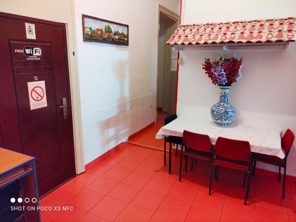 Sobe Sa Sopstvenim Kupatilom Private Rooms Bathroom In Center Novi Sad Exterior photo