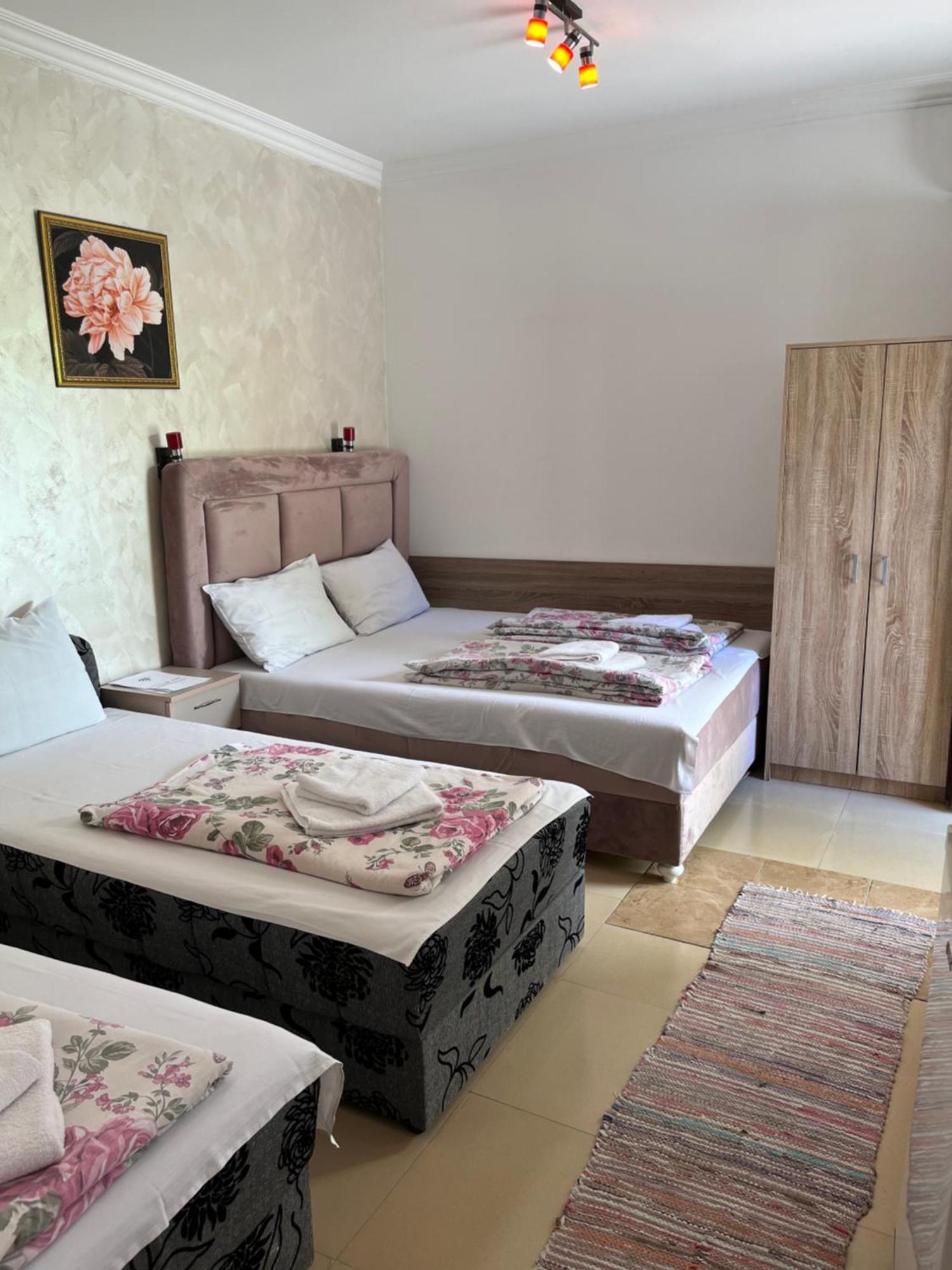 Sobe Sa Sopstvenim Kupatilom Private Rooms Bathroom In Center Novi Sad Exterior photo