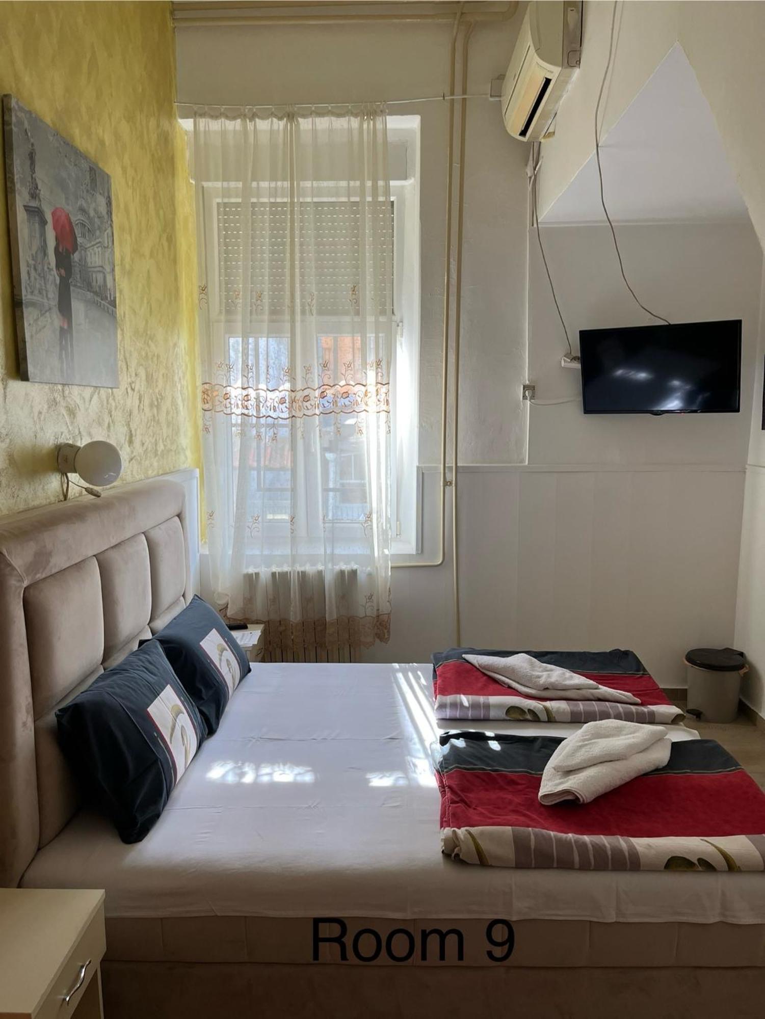 Sobe Sa Sopstvenim Kupatilom Private Rooms Bathroom In Center Novi Sad Exterior photo